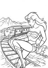 Чудо женщина на железной дороге