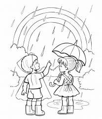 Мальчик и девочка под дождем