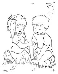 Мальчик и девочка на траве