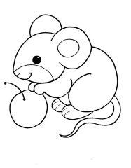 мышка с ягодой